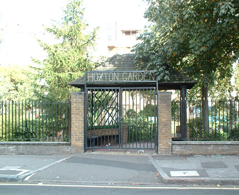 The entrance to Hoxton park September 2006